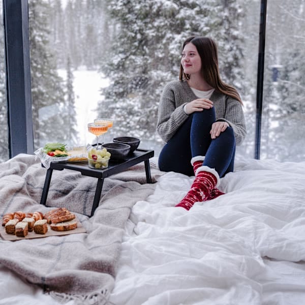 Noordse nachten: glazen iglo onder het noorderlicht