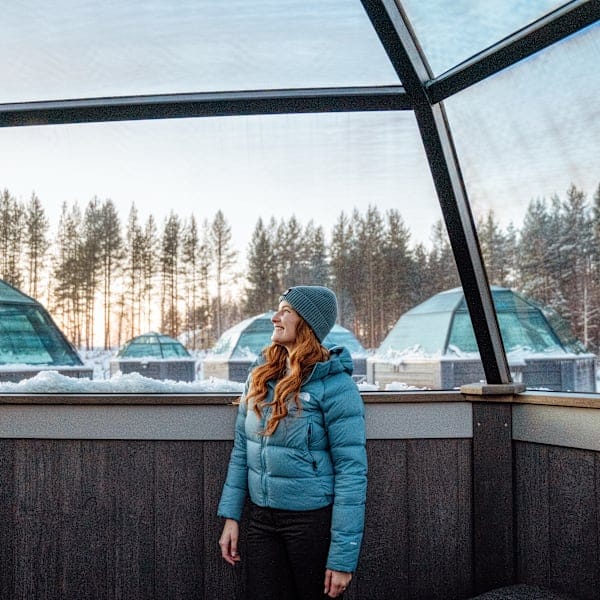 Noordse nachten: glazen iglo onder het noorderlicht