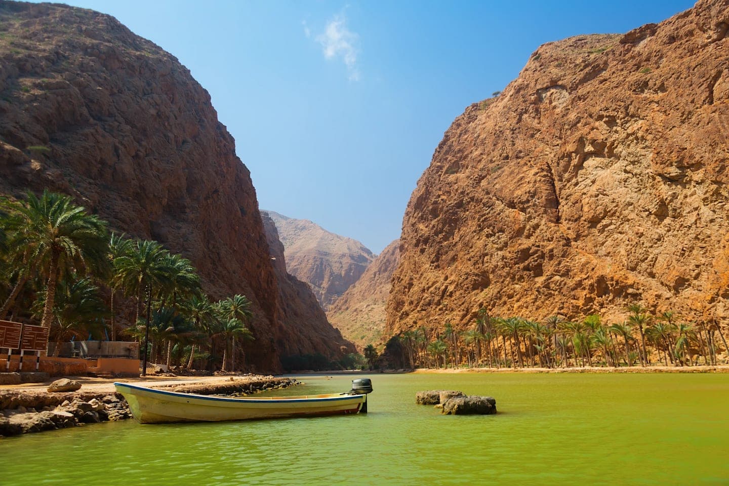 Tour naar Wadi Shab en het Bimmah-zinkgat thumbnail