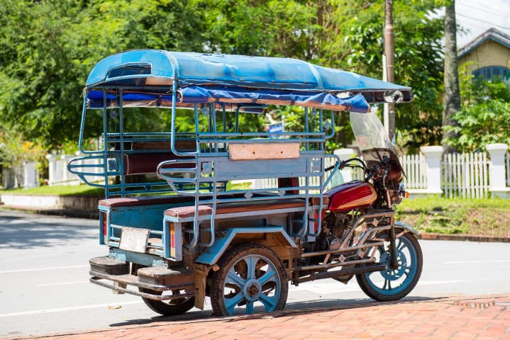 Culinaire & culturele tuktuk-tour in Vientiane thumbnail