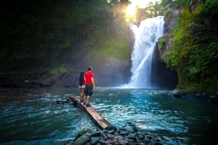 Dagtour naar de Gunung Kawi-tempel, Goa Gajah & Tegenungan-waterval thumbnail